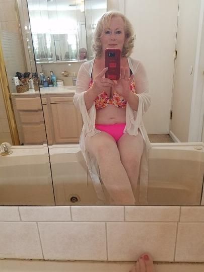 Age: 52 Hello love💋 I am 52 years cougar avilable now 🌸 Allow In & Outcall 🌸 I Like sucking & Cuddling With emotion t...